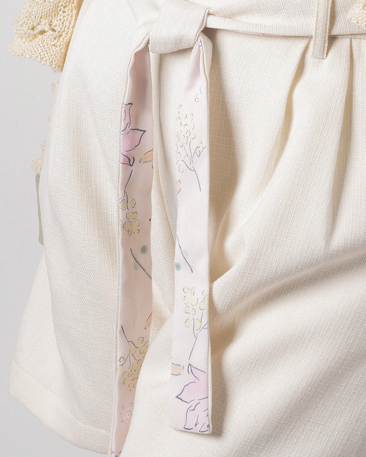 A-line Printed Belt Shorts (White)