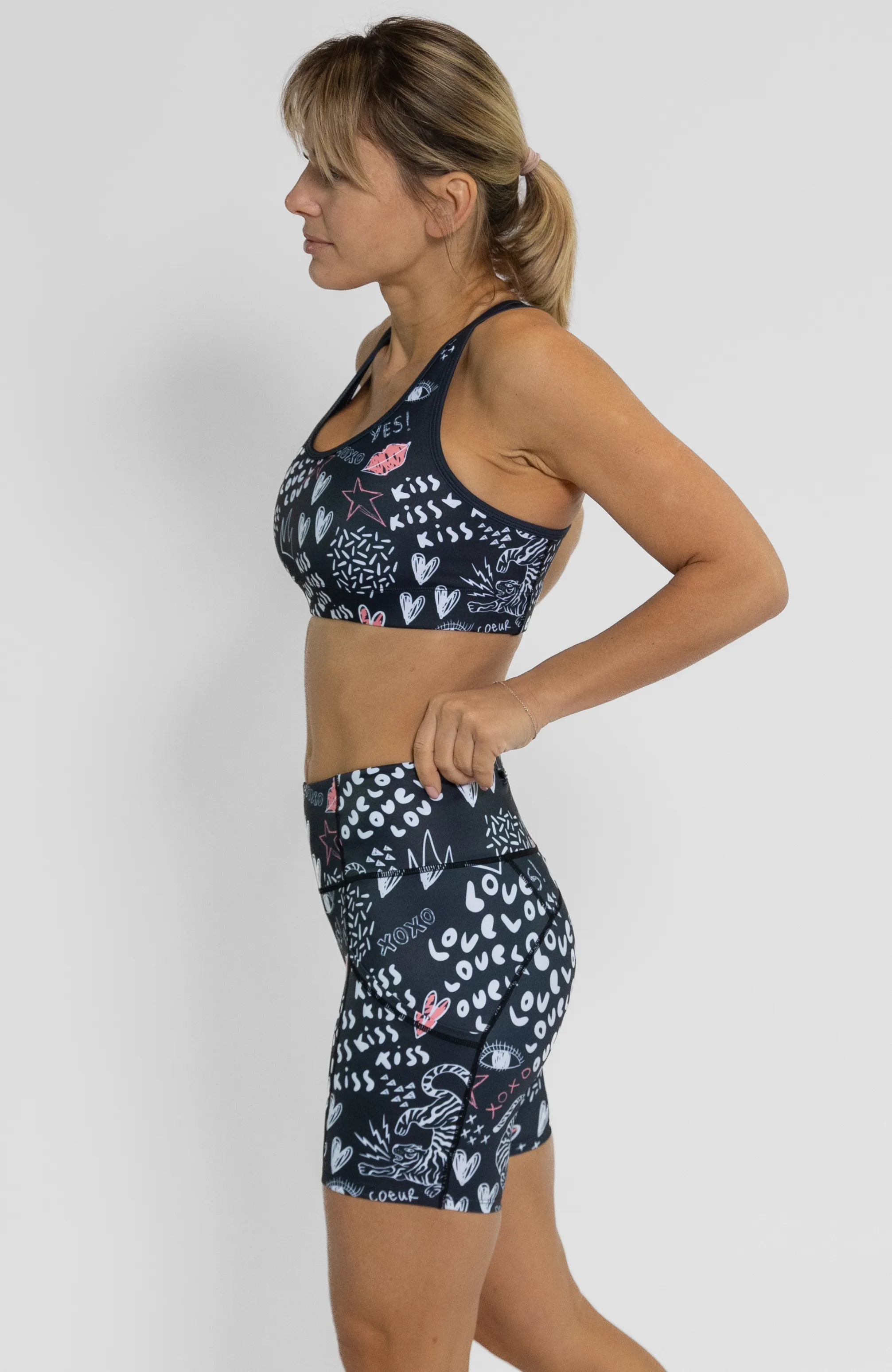 Pocket Sports Bra in Love Bomb