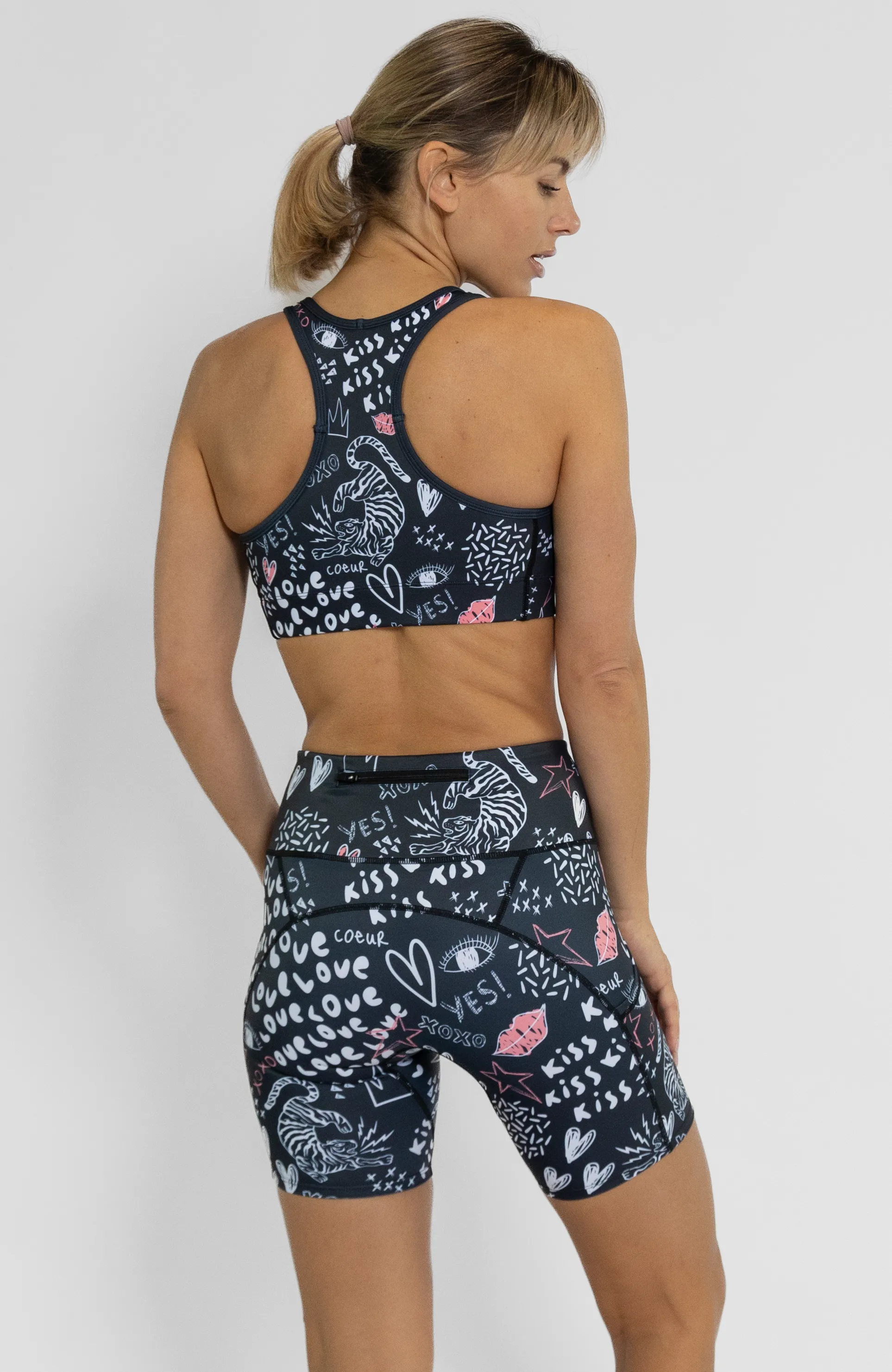 Pocket Sports Bra in Love Bomb