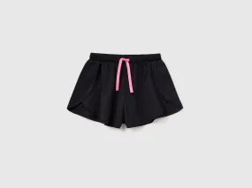 Sporty shorts with slits